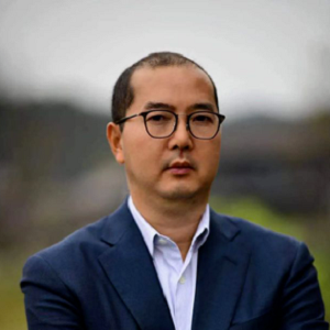 配图2张斐.png